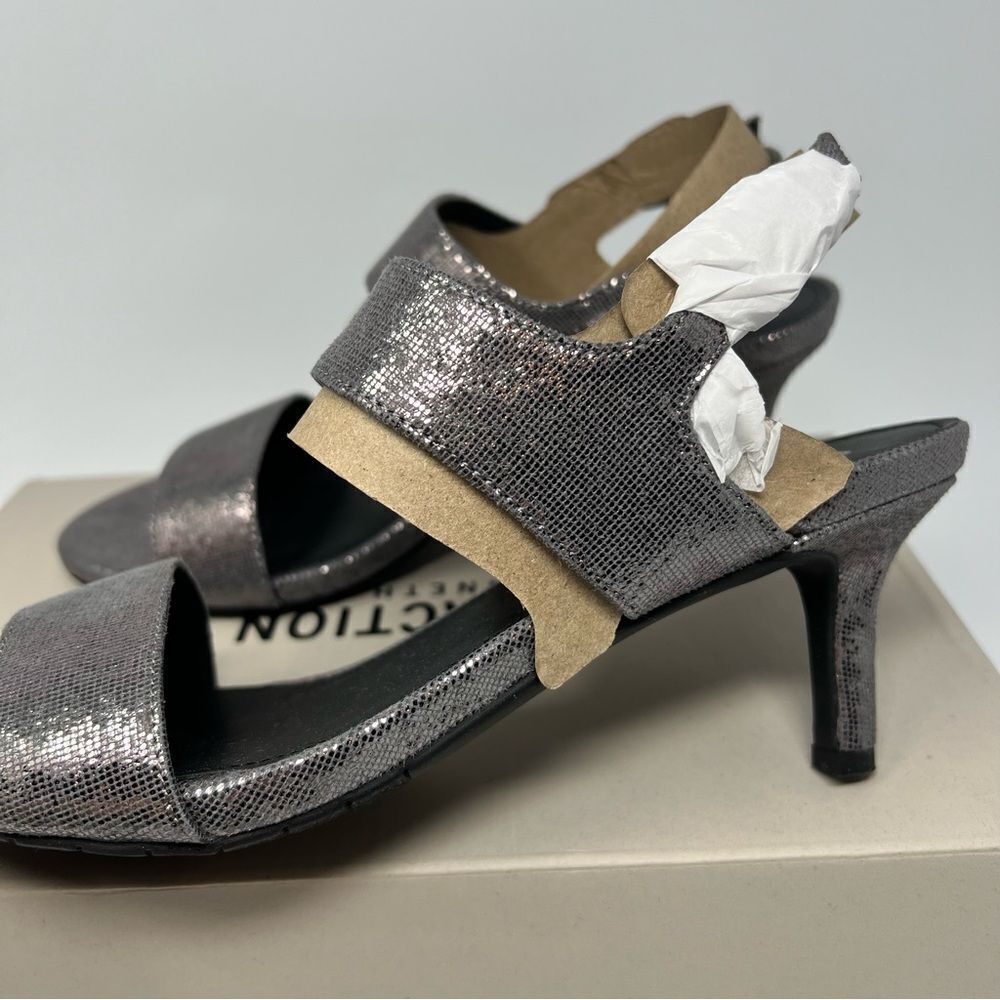 Kenneth Cole Dee Sandals - Picture 4 of 9